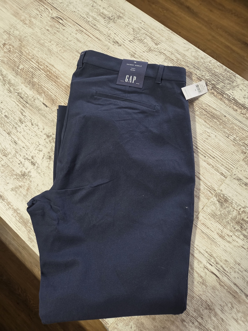 GAP Women's Navy Ankle Crop Pants - Picture 2 of 3